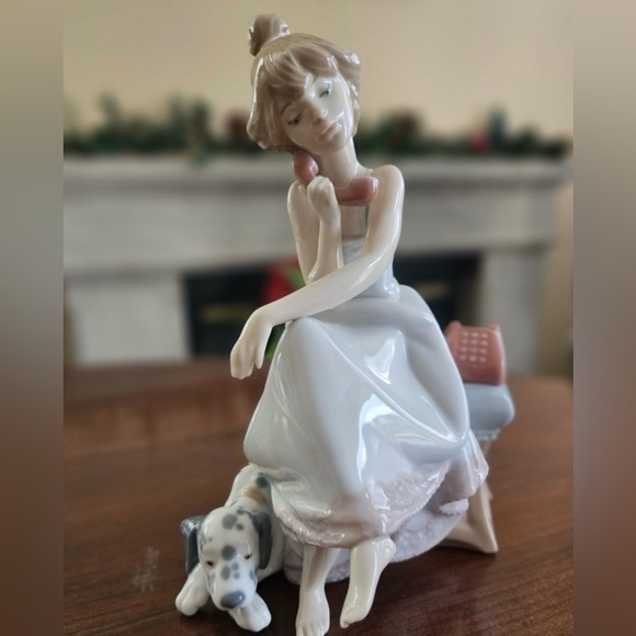 LLADRÓ “Chit Chat” Girl Figurine (#5466)